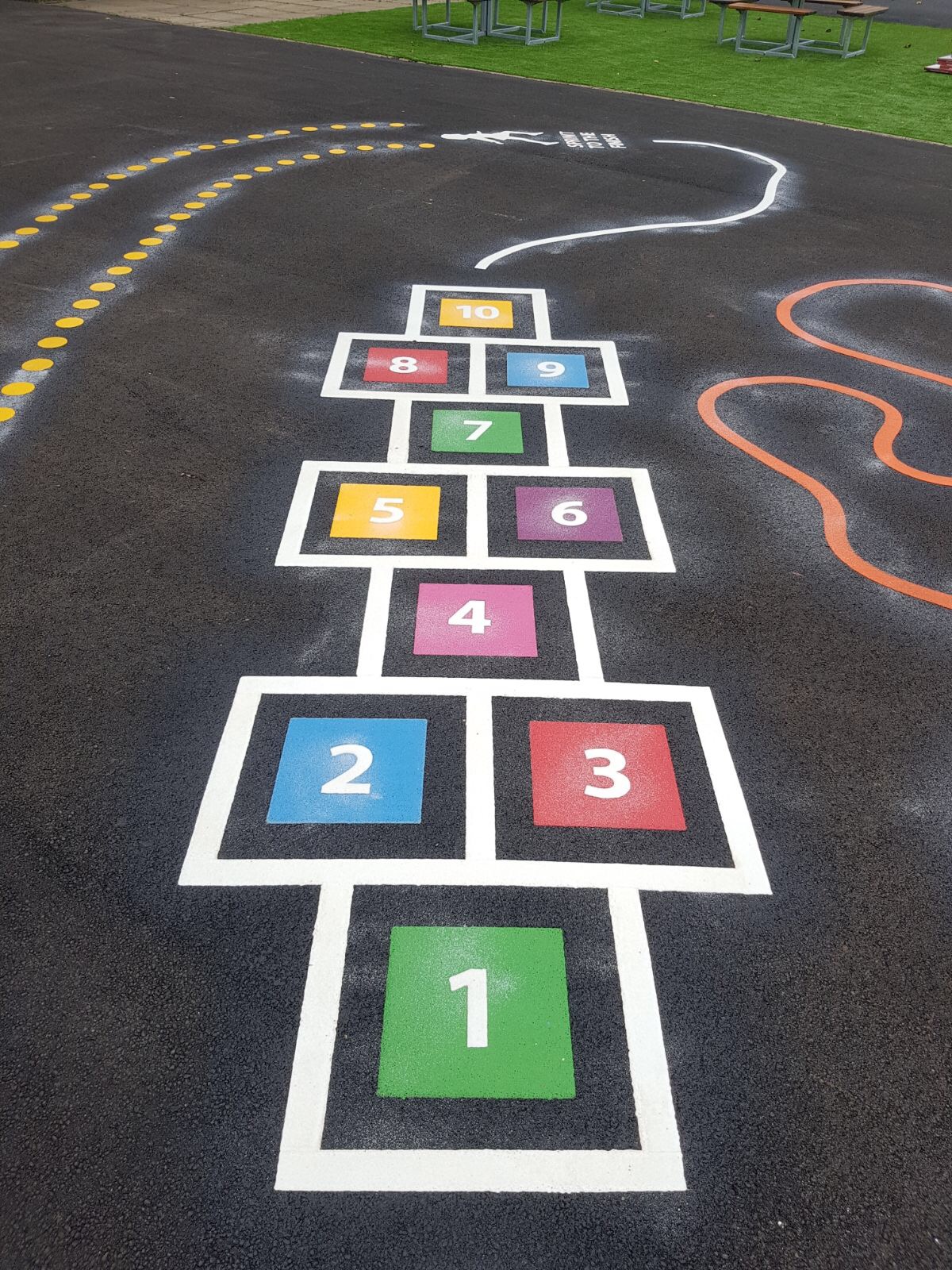 How to play hopscotch